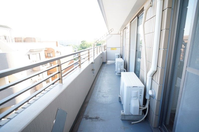 �y�x�����_�z�@�o���R�j�[�͂R�������܂����傫�ȃo���R�j�[�ł��B