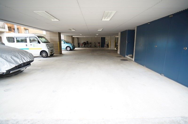 �y���ԏ�z�@�P�K�����͒��ԃX�y�[�X�ł��B