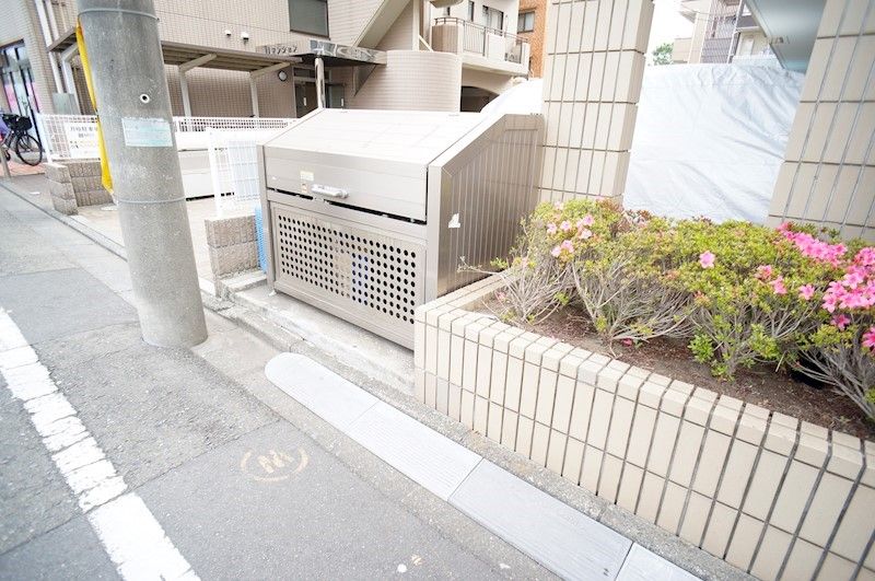 �y���̑��ݔ��z�@�~�n���ɃS�~�u����L��܂��B