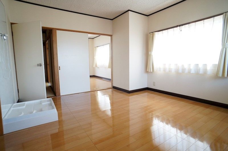 �y���ԁE���r���O�z�@