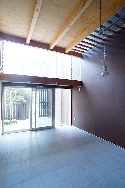 �y�����E���r���O�z�@