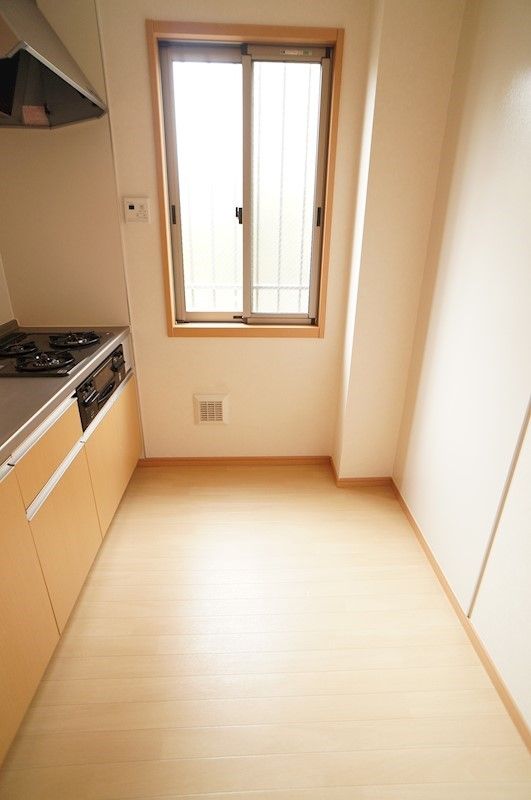 �y���̑��z�@�L�b�`���ɑ��t���I