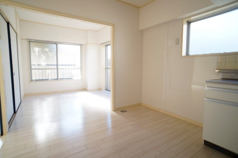 �y�����E���r���O�z�@�J���I�ȃ��r���O�_�C�j���O�L�b�`���B