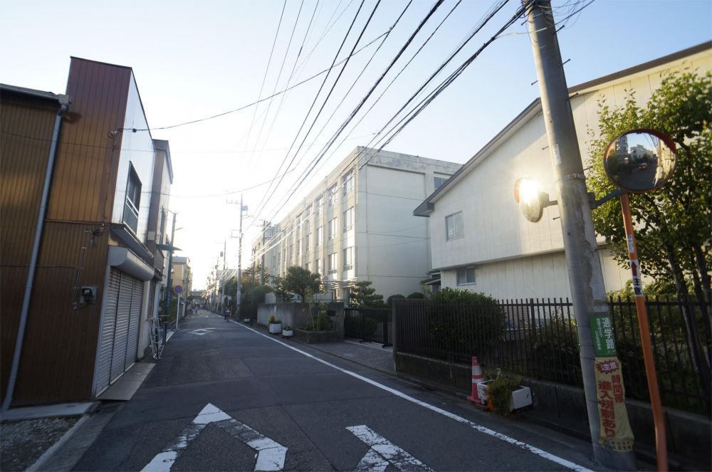 �y���Ӂz�@���s�����h���w�Z 266m