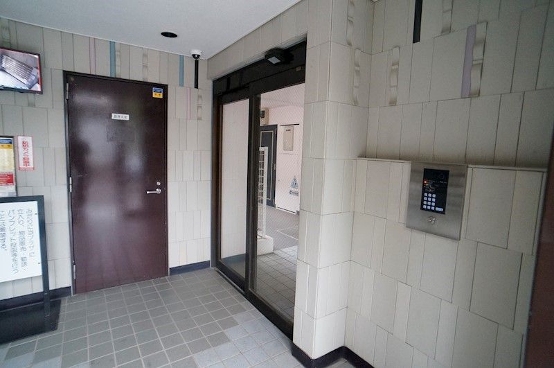 �y���̑����L�����z�@���C�h���j�^�[�̖h�ƃJ�������t���Ă��܂��B